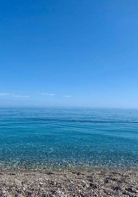 Risersvasale è situato sulle colline che si innalzano alle spalle del Golfo di Naxos